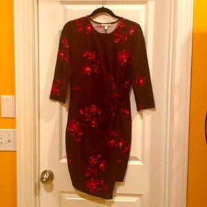 NWT Womans fitted dress in a dark wine color with red flowers Sz M